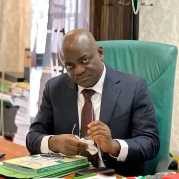 LOCAL GOVERNMENT AUTONOMY AND THE RULE OF LAW: WHY STATES MUST COMPLY, NOT CONFRONT.